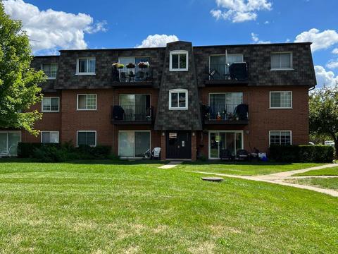 9354 Bay Colony Dr #1N, Des Plaines, IL 60016