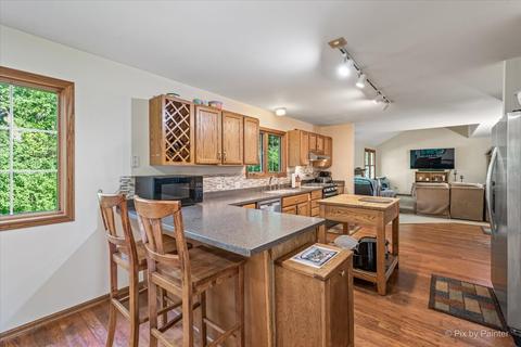 219 Valley Dr, Oakwood Hills, IL 60013 photo 4