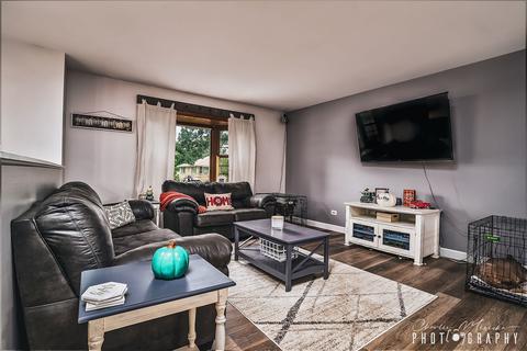 1018 Hooks Ln, Mchenry, IL 60050 photo 4