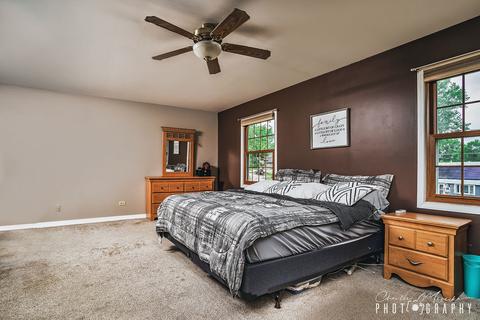 1018 Hooks Ln, Mchenry, IL 60050 photo 9