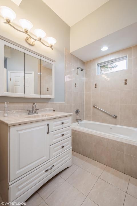 2710 E 76th St, Chicago, IL 60649 photo 6