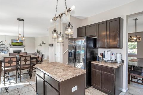 712 Silver Fox Dr, Joliet, IL 60431 photo 8