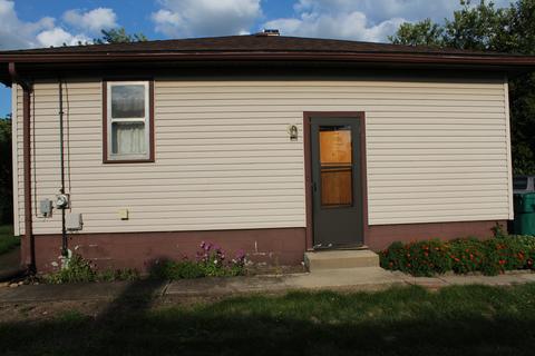 608 Chase Ave, Joliet, IL 60432 photo 2