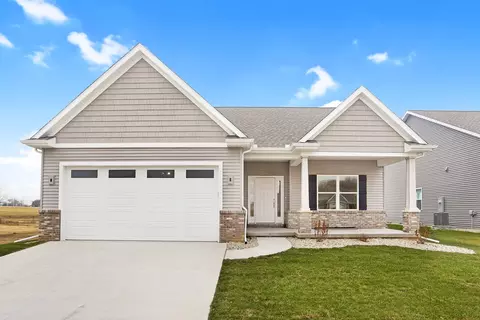 6 Forest Dr, Monticello, IL 61856