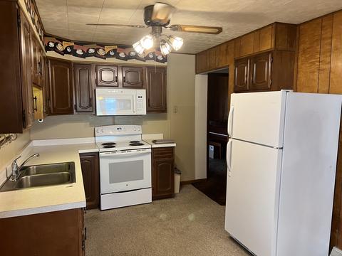 422 E Hitt St, Mount Morris, IL 61054 photo 2