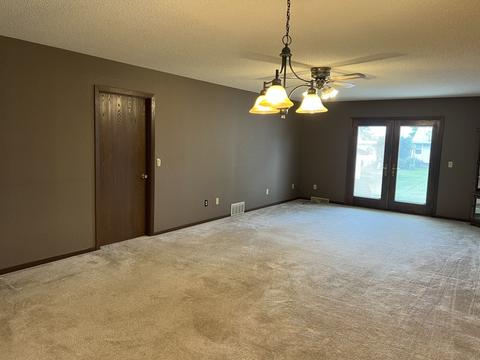 422 E Hitt St, Mount Morris, IL 61054 photo 3