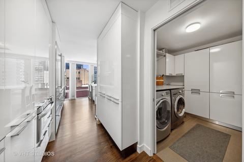200 E Delaware Pl #10D, Chicago, IL 60611 photo 11