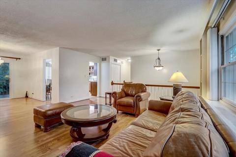 1330 Blair Ln, Hoffman Estates, IL 60169 photo 5