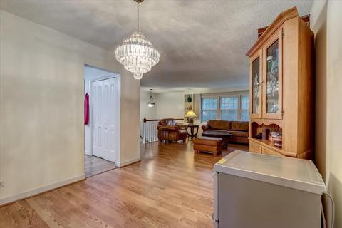 1330 Blair Ln, Hoffman Estates, IL 60169 photo 8
