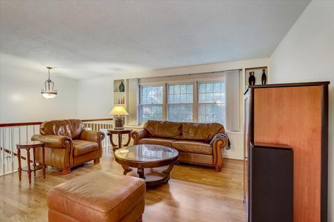 1330 Blair Ln, Hoffman Estates, IL 60169 photo 4