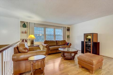 1330 Blair Ln, Hoffman Estates, IL 60169 photo 3