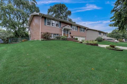 1330 Blair Ln, Hoffman Estates, IL 60169 photo 2