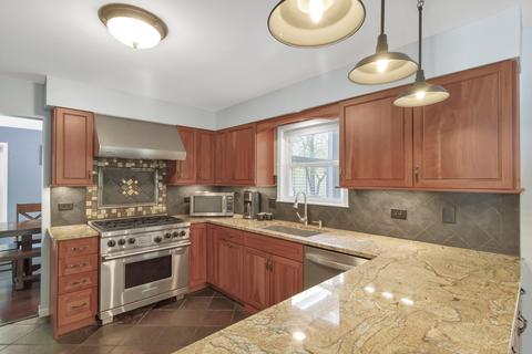 1545 Old Barn Rd, Bartlett, IL 60103 photo 3