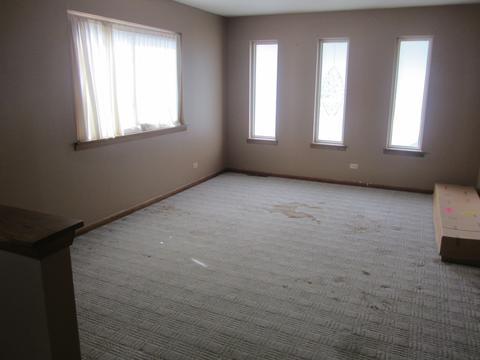110 Beverly Ct, Streamwood, IL 60107 photo 4