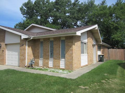 110 Beverly Ct, Streamwood, IL 60107 photo 2