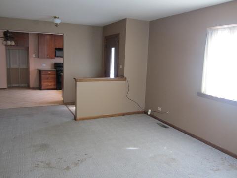 110 Beverly Ct, Streamwood, IL 60107 photo 3