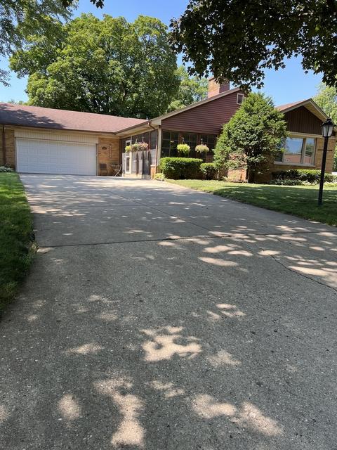 224 3rd St, Wheeling, IL 60090 photo 2