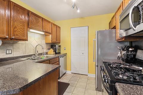 683 Greenfield Ct #B2, Bartlett, IL 60103 photo 4