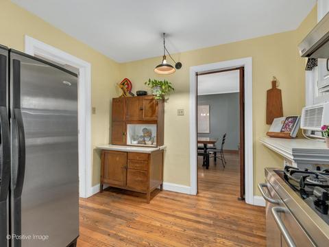 819 N Main St, Wheaton, IL 60187 photo 13