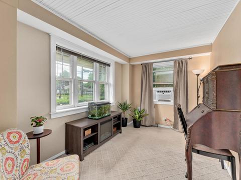 819 N Main St, Wheaton, IL 60187 photo 4