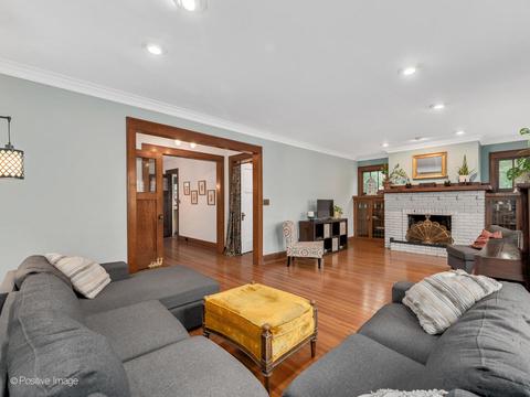 819 N Main St, Wheaton, IL 60187 photo 10