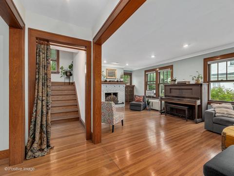 819 N Main St, Wheaton, IL 60187 photo 9