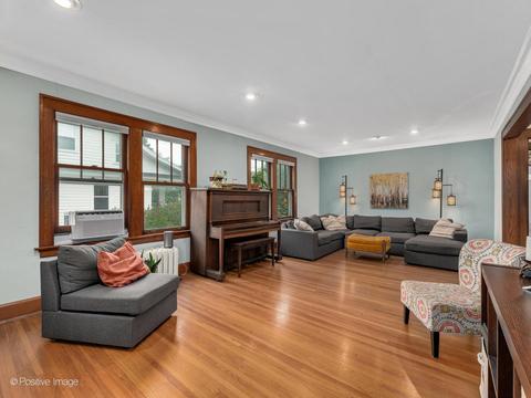 819 N Main St, Wheaton, IL 60187 photo 11