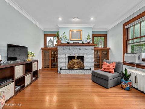819 N Main St, Wheaton, IL 60187 photo 5