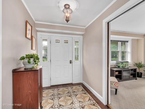 819 N Main St, Wheaton, IL 60187 photo 3