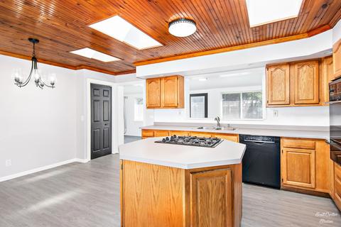 2410 Lilac St, Mchenry, IL 60050 photo 9