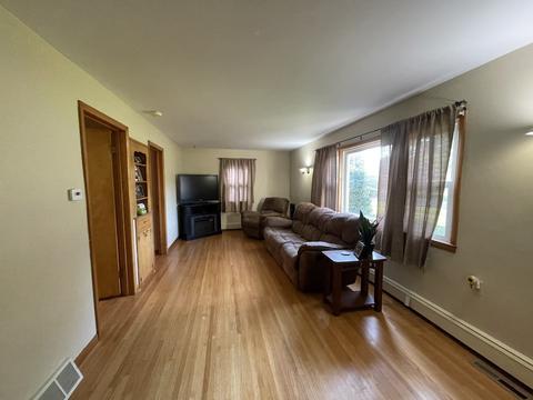 323 W Devlin St, Spring Valley, IL 61362 photo 5