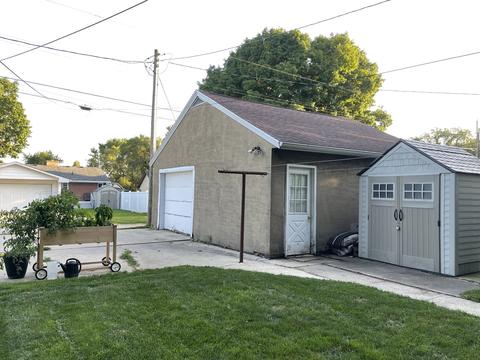 323 W Devlin St, Spring Valley, IL 61362 photo 3