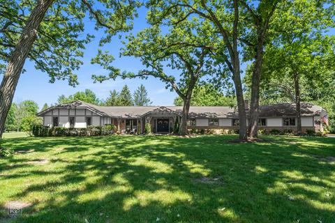 3 Bruce Cir S, Hawthorn Woods, IL 60047