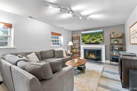 910 Molobay Ter, Bartlett, IL 60103 photo 9