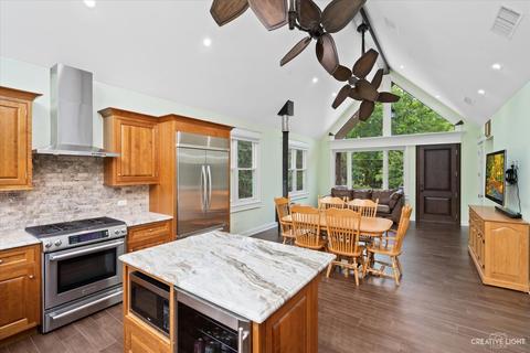 35 W374 Pearson Dr, Wayne, IL 60184 photo 7