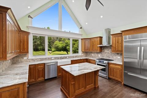 35 W374 Pearson Dr, Wayne, IL 60184 photo 6