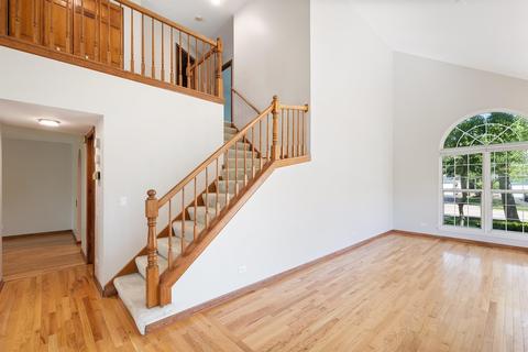 1451 Diamond Dr, Hoffman Estates, IL 60192 photo 4