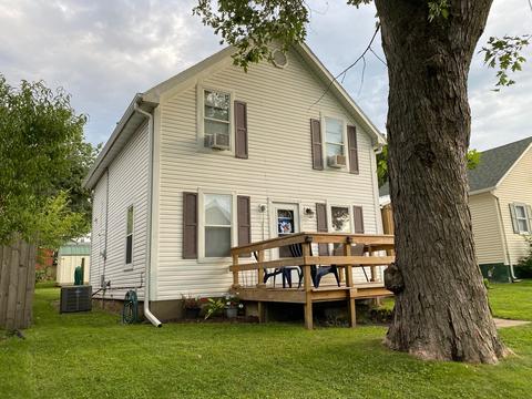 225 E 1st St, Spring Valley, IL 61362 photo 1