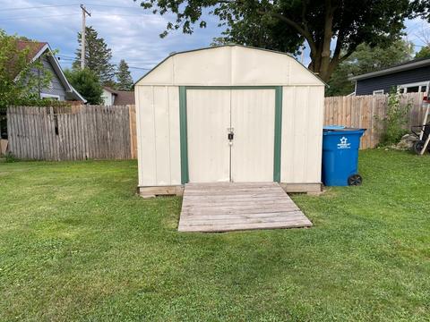 225 E 1st St, Spring Valley, IL 61362 photo 4