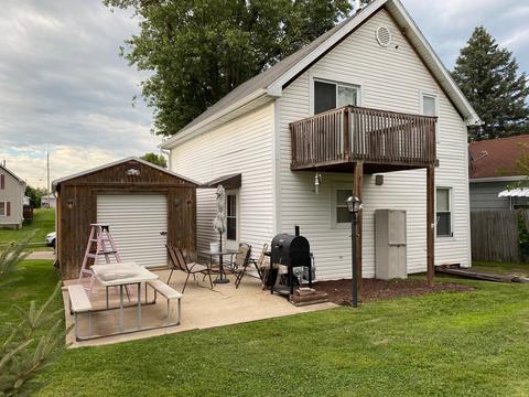 225 E 1st St, Spring Valley, IL 61362 photo 2