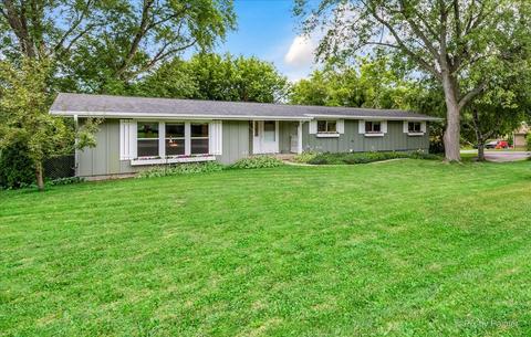 2007 Grandview Dr, Johnsburg, IL 60051 photo 2