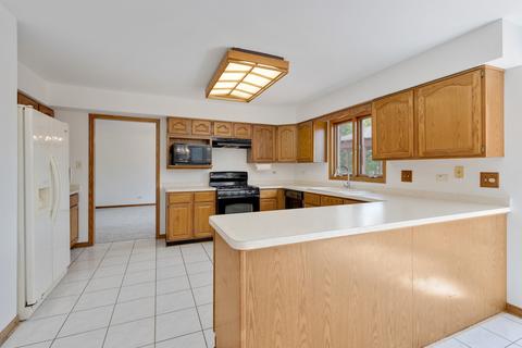 741 E Catalpa St, Addison, IL 60101 photo 3