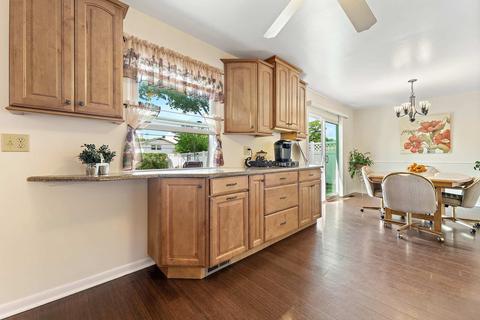 675 Westmere Rd, Des Plaines, IL 60016 photo 7
