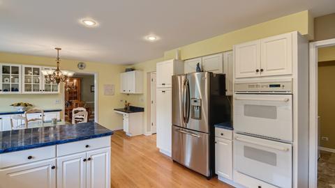 5256 Elliott Dr, Hoffman Estates, IL 60192 photo 8