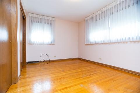 4719 W Devon Ave, Chicago, IL 60646 photo 11