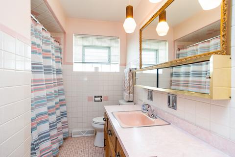 4719 W Devon Ave, Chicago, IL 60646 photo 17