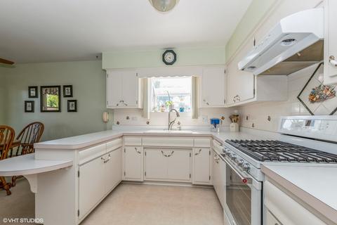 7913 W 73rd St, Bridgeview, IL 60455 photo 4