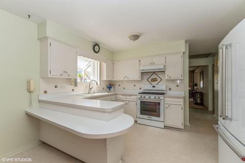 7913 W 73rd St, Bridgeview, IL 60455 photo 5