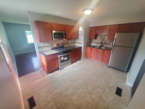 531 Konen Ave, Aurora, IL 60505 photo 4