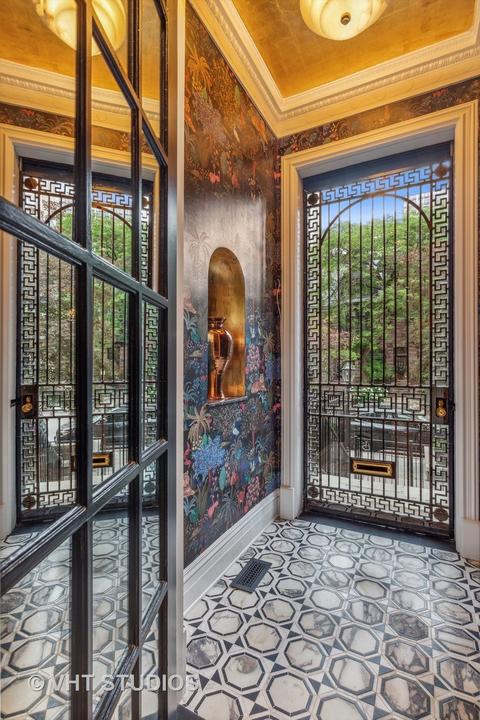 54 Elm St, Chicago, IL 60611 photo 26